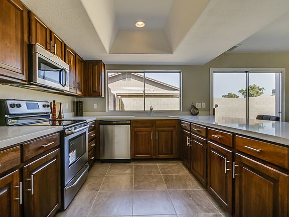 4th image of 10005 N 49th Ave