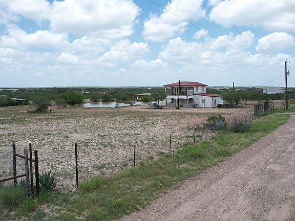 2nd image of 152 Los Fresnos Rd