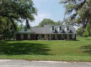 1207 Remington Ct, Angleton, TX 77515