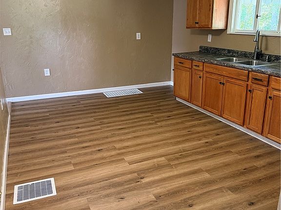 4th image of 802 8th St