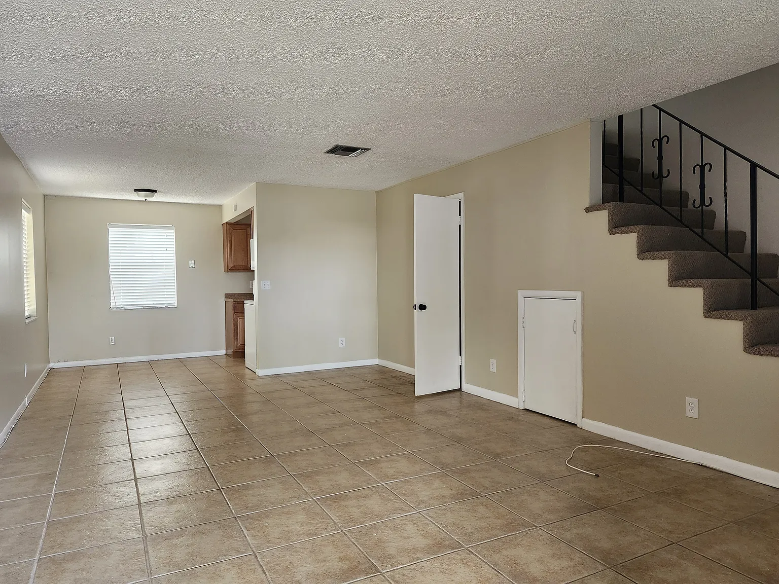 2 bed, 1.5 bath, 1116 sqft, $2,350 — Photo 3