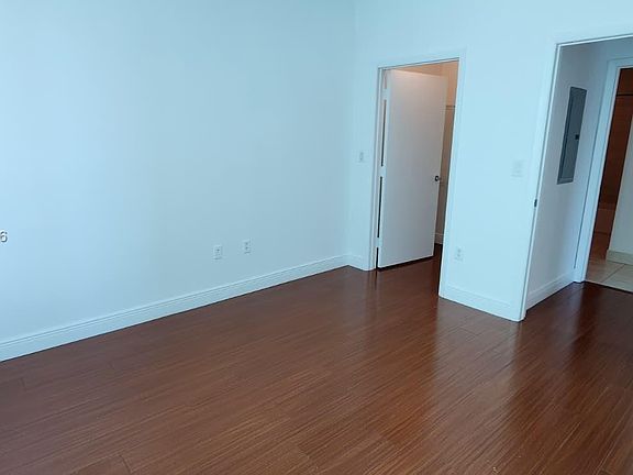 5th image of 1900 N Bayshore Dr APT 3717