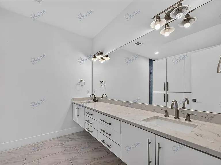4413 Roseland Ave — Photo 16