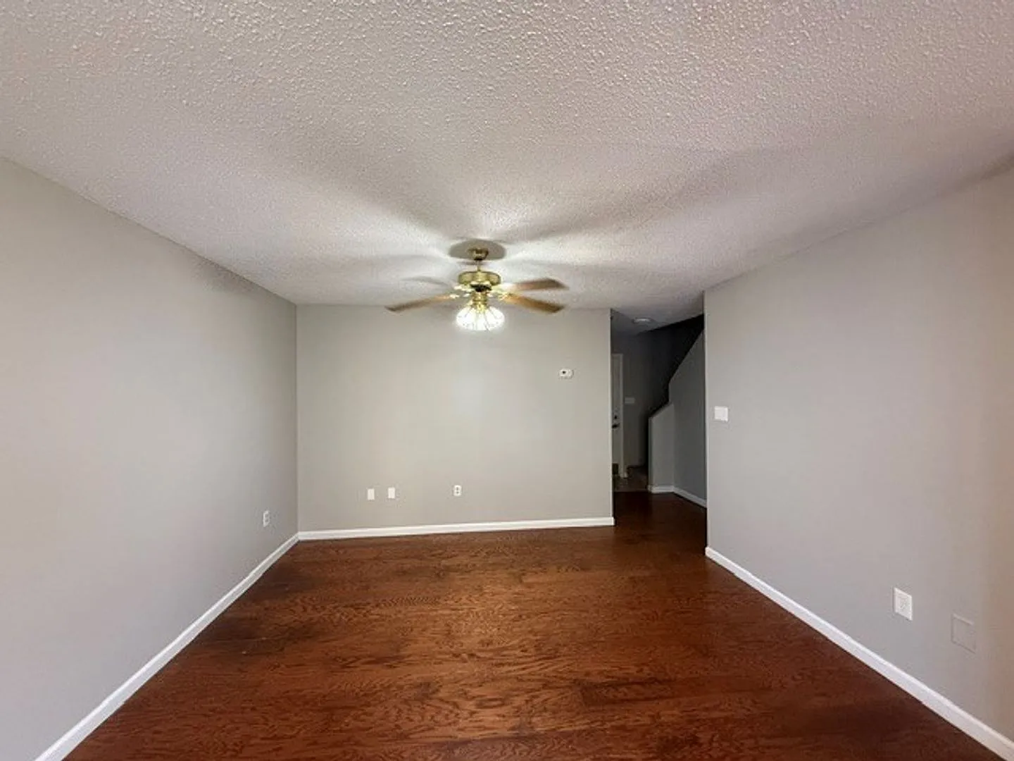Great Northwest Location 2 Bdrm / 2 Bath Townhouse — Photo 4