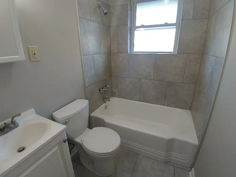109 W Gettysburg Ave — Photo 9