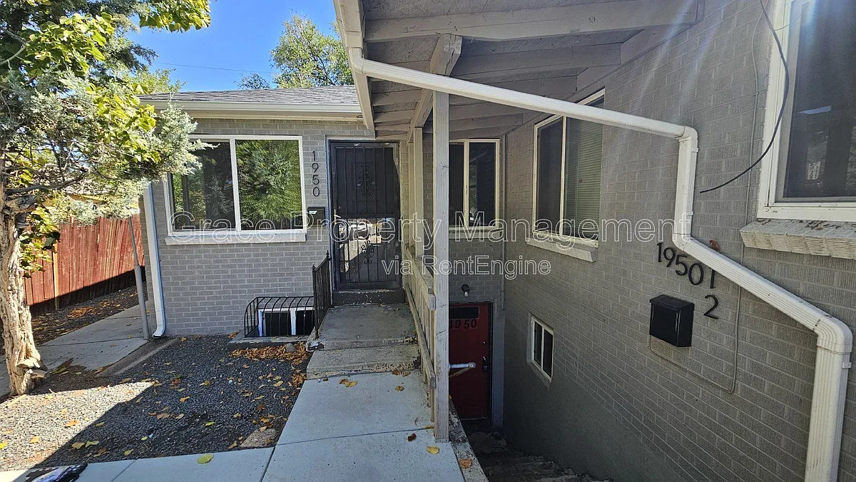 Building Photo - 1950 N Oswego St