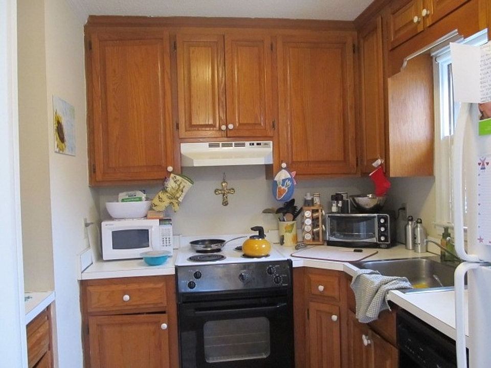 2nd image of 430 Hillsborough St APT 2