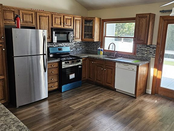 2nd image of 87 Crafts St