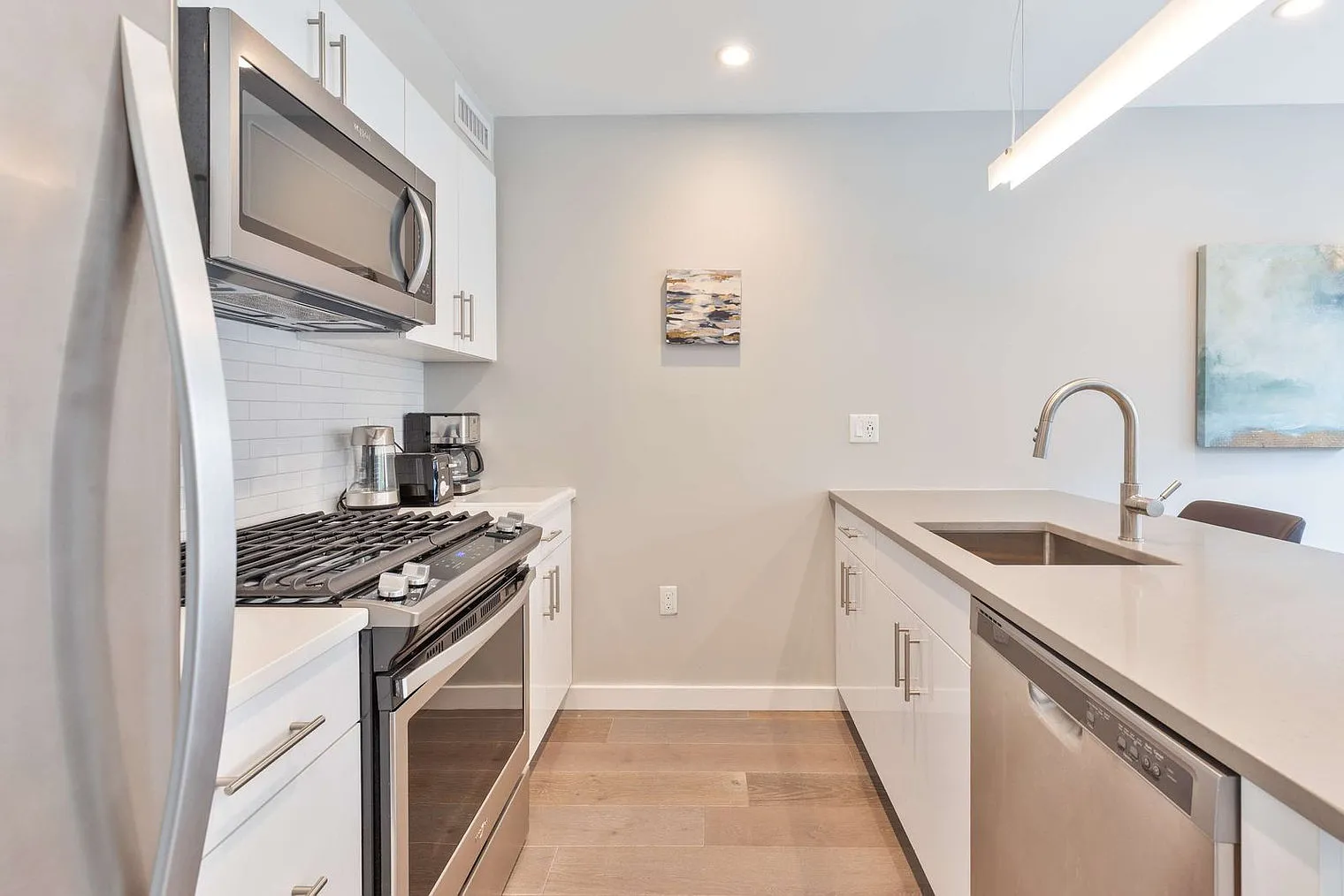 2 bed, 2.0 bath, 839 sqft, $12,763 — Photo 4