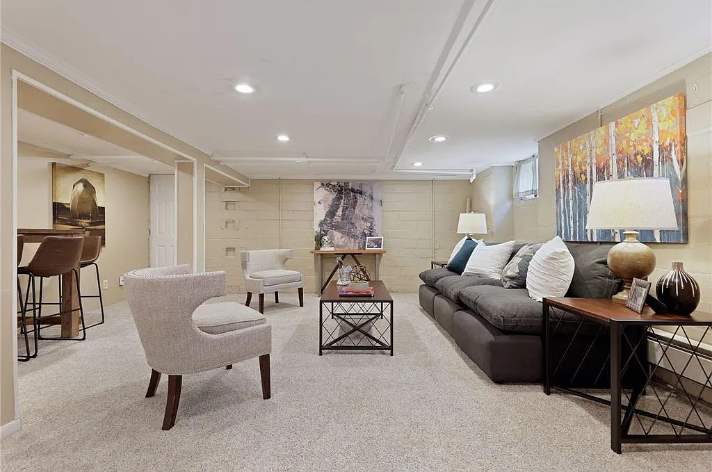 6 bed, 3410 sqft, $3,350 — Photo 3