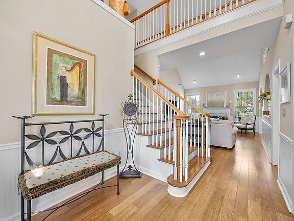 4th image of 463 Springlake Dr.