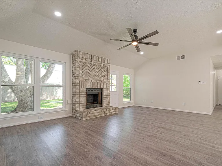 416 Heatherwood Ct — Photo 11