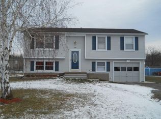 520 Leona Ln, Hamlin, NY 14464
