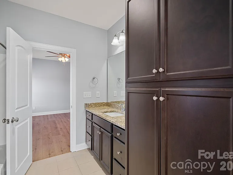 2503 Gallery Dr — Photo 17