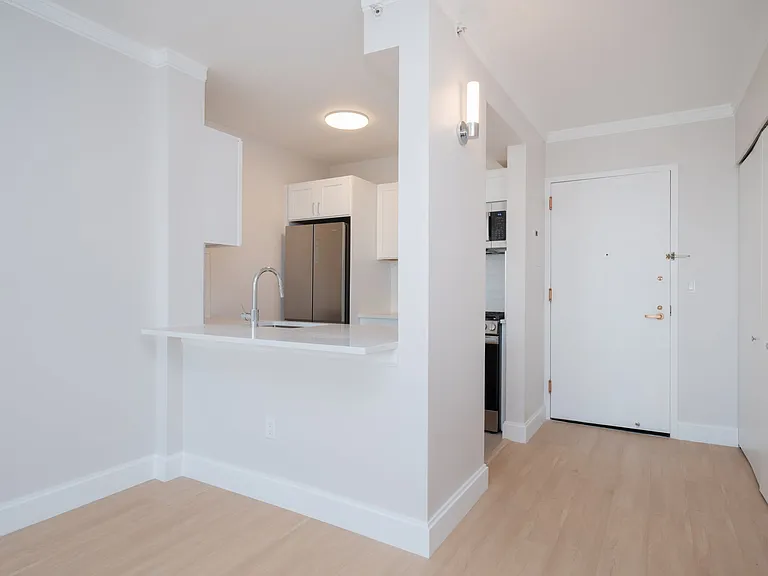 140 Riverside Blvd #615 — Photo 3