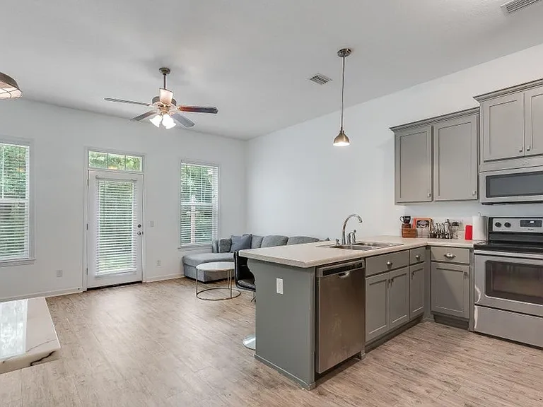 7228 Quail Hollow Dr — Photo 3