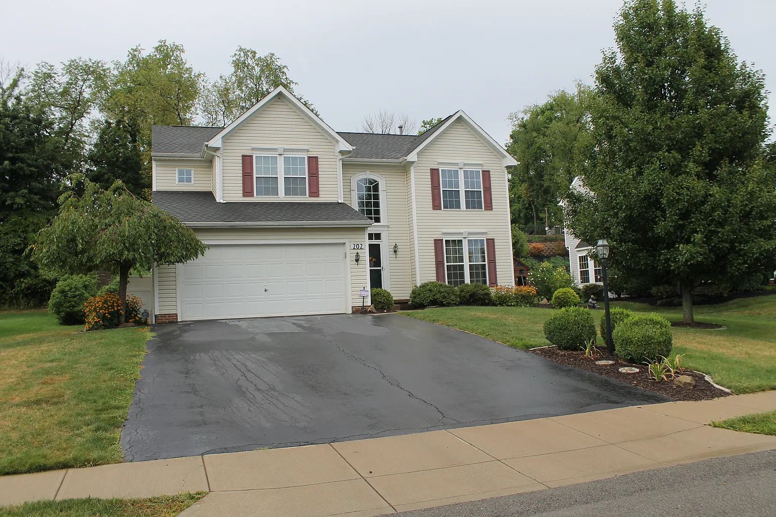 202 Dupont Dr photo 1