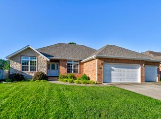 1804 W Village Ln, Springfield, MO 65807