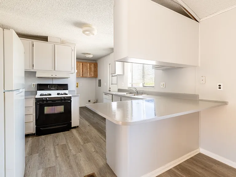 72476 Sunnyvale Dr — Photo 32