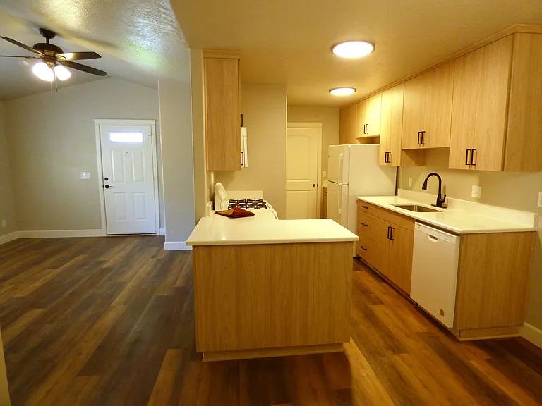 3576-3578 Fisher Ct NE — Photo 13