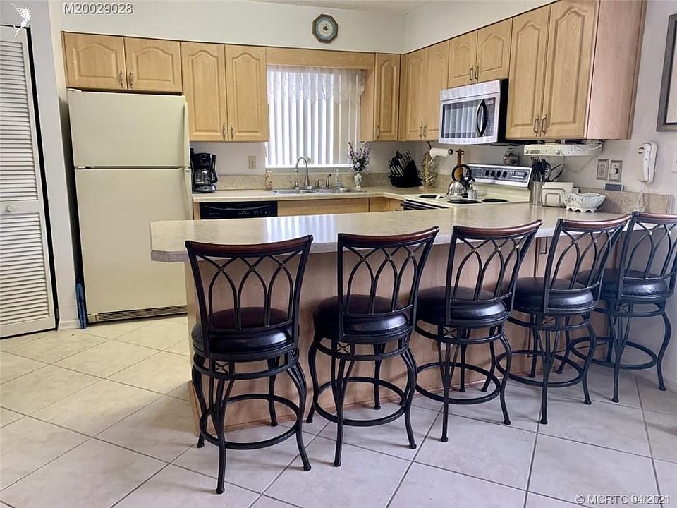 1st image of 221 SE Village Dr #221