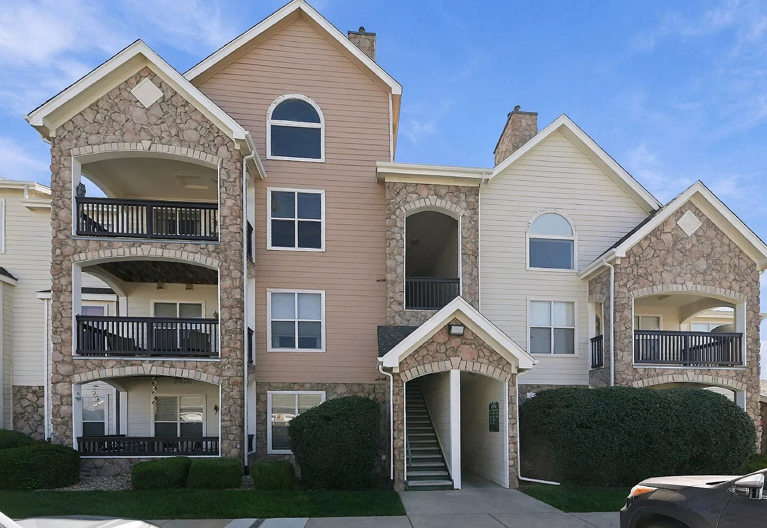 2 bed, 1.0 bath, 601 sqft, $2,260 — Photo 4