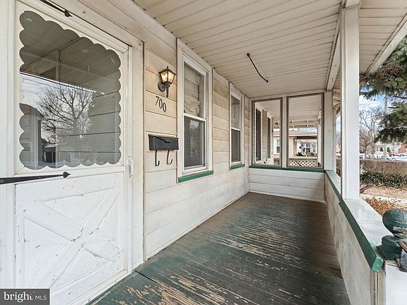 3rd image of 700 Chestnut St