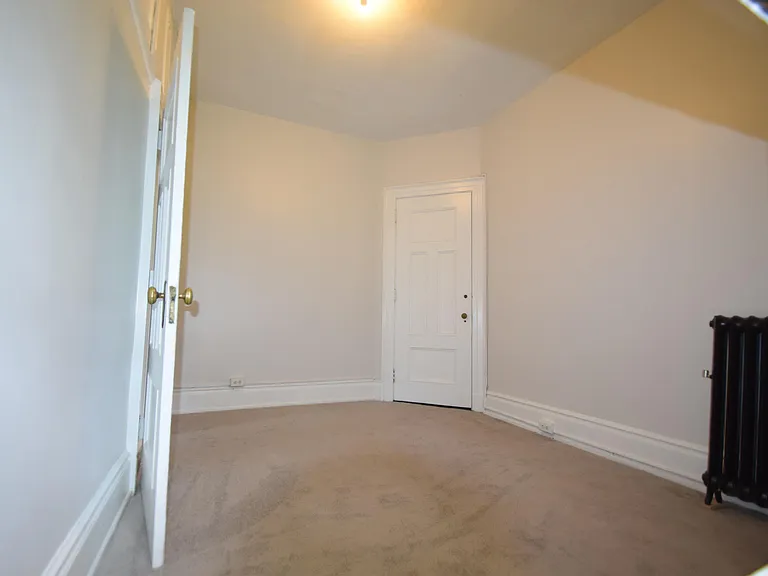 229 S Plymouth Ave — Photo 11