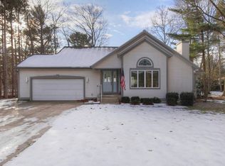 15214 Meadows Dr, Grand Haven, MI 49417