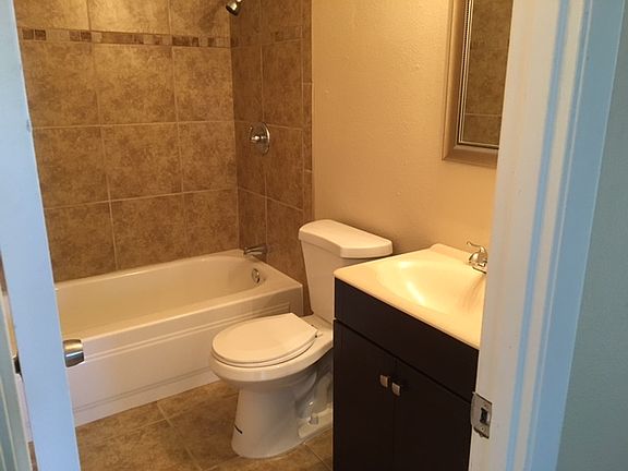 5th image of 2923 N 81st Ave