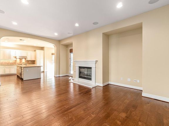 3rd image of 320 Jack London Ave