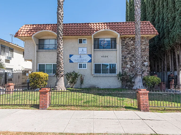 4324 Ventura Canyon Ave — Photo 2