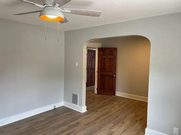 220 Locust Ave — Photo 8