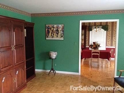 Living room
						:
						Spacious formal living room