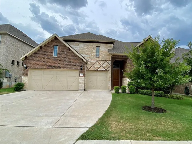 821 Richardson Ln — Photo 5
