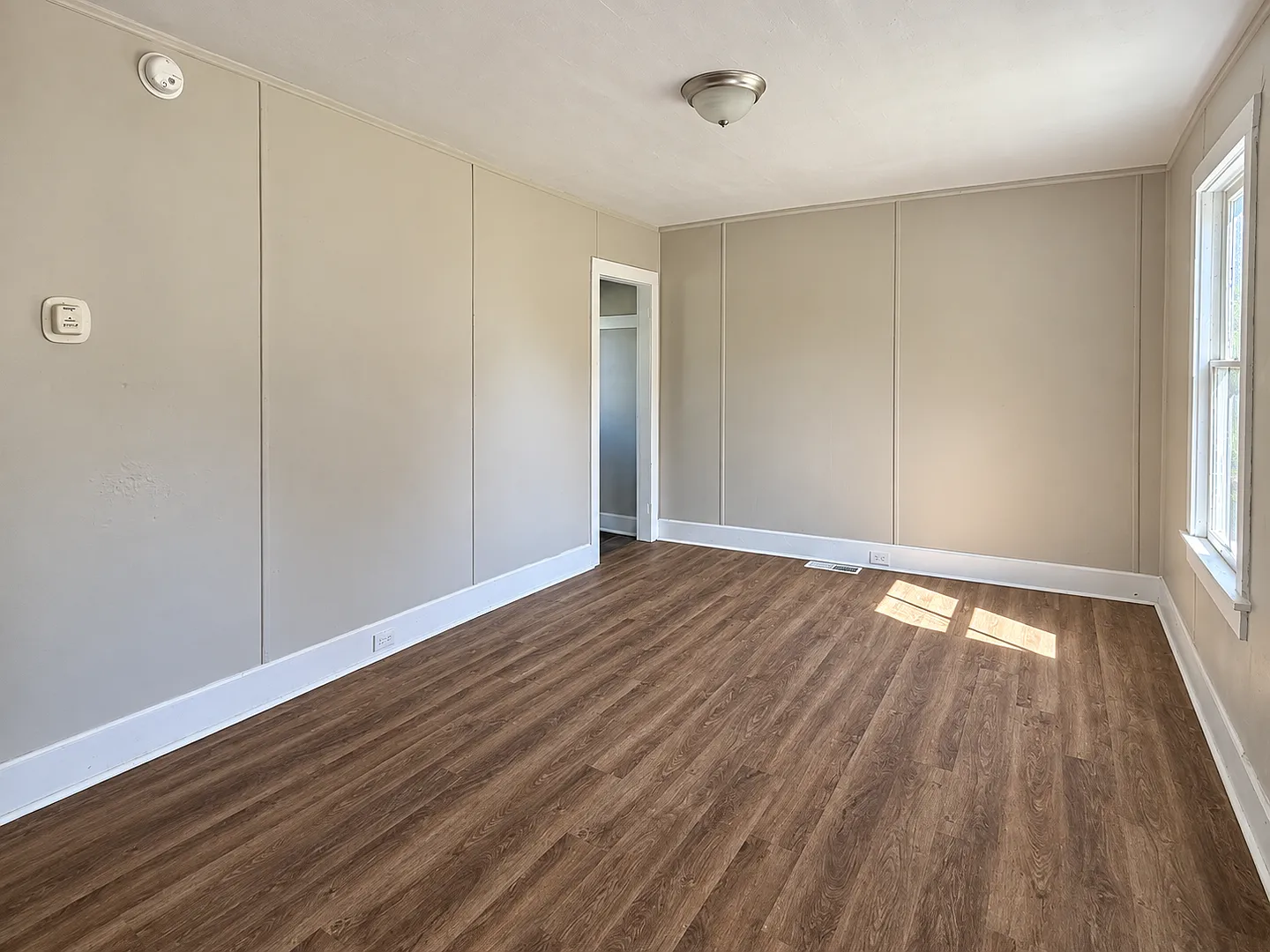 Newly Remodeled 2-Bedroom Single-Family Home Available Immediately! — Photo 4