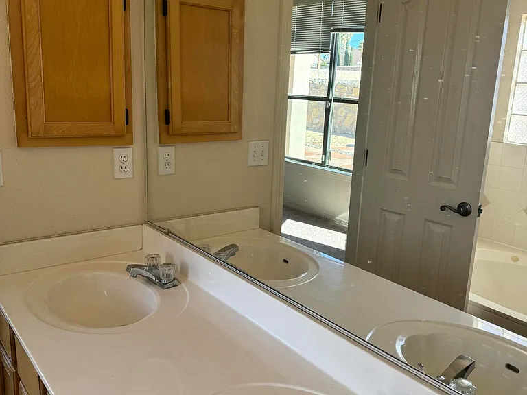 10899 Northview Dr — Photo 6