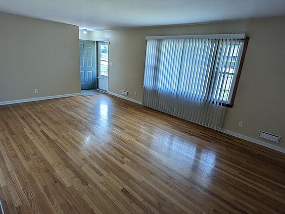 3rd image of 4204 Dakota Ln