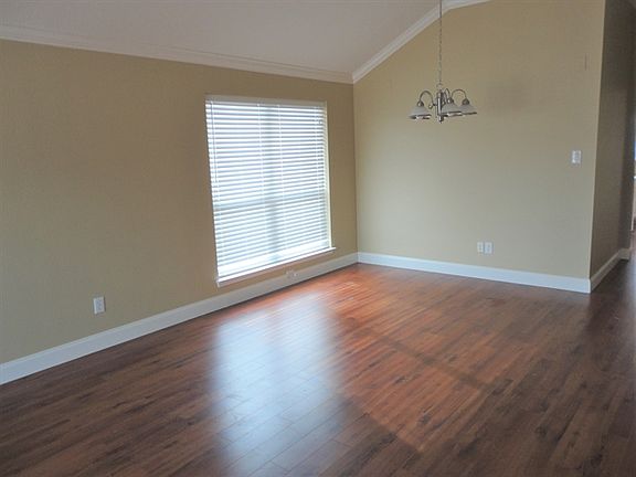 5th image of 205 Shadow Grass Ave