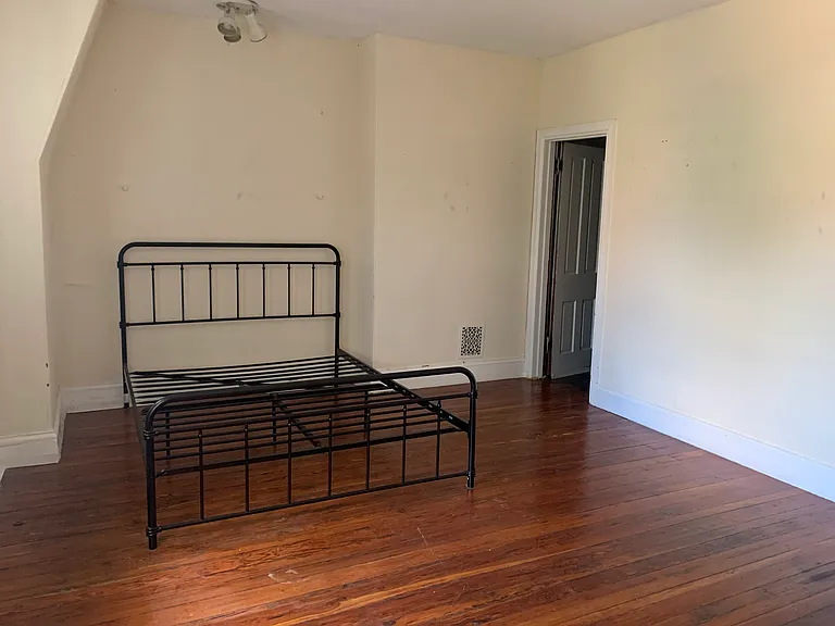 320 S 42nd St — Photo 3