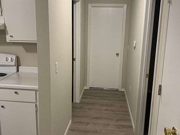 3rd image of 523-527 Lilac Ln #16
