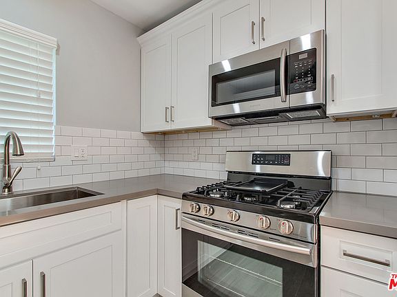 3rd image of 641 Robinson St APT 1