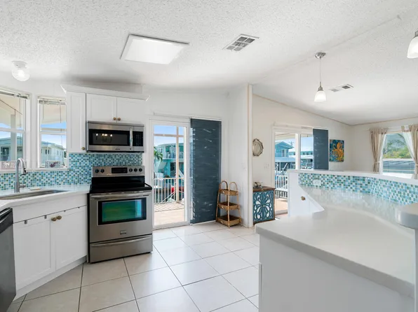 157 Burgundy Dr, Tavernier, FL 33070
