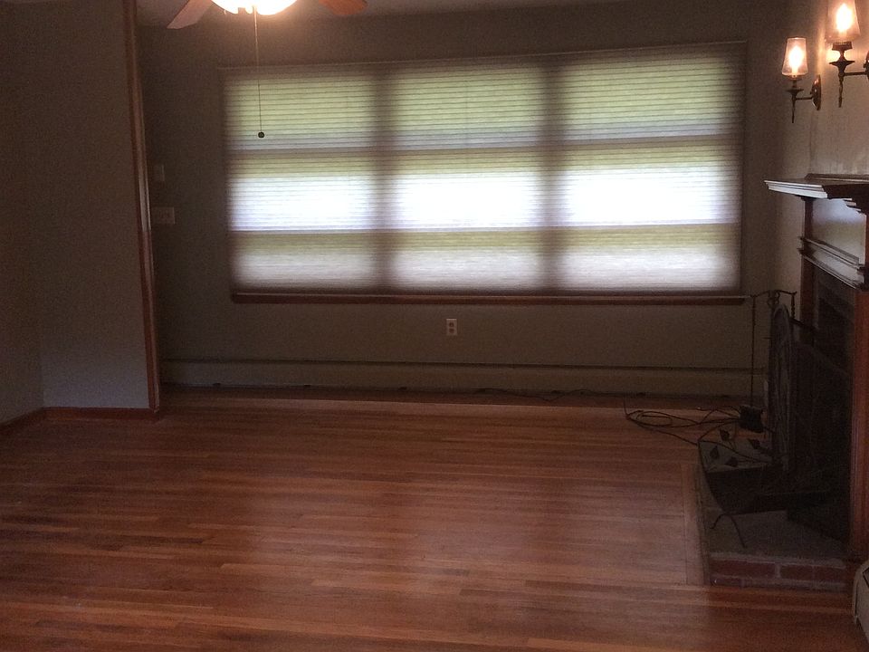 2nd image of 436 New London Rd
