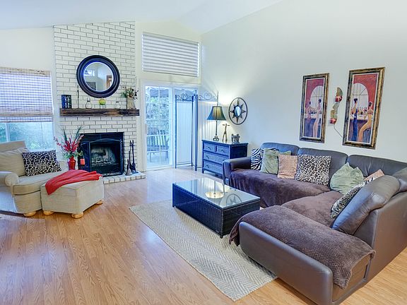 5th image of 748 Bluebird Dr