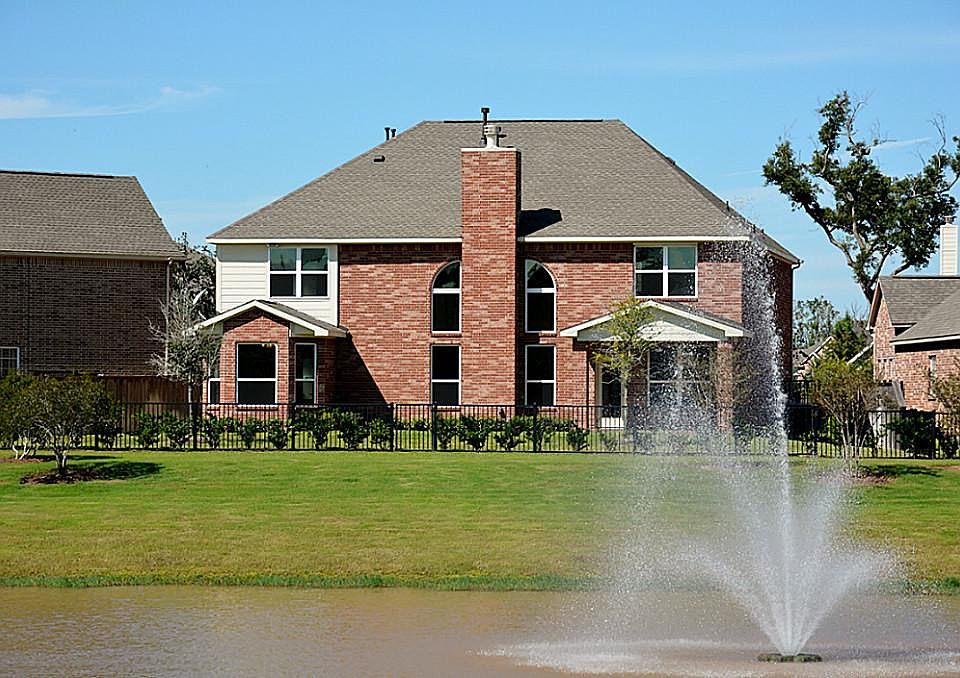 Wonderful home on a great lot with stunning views of the lake. Well cared for and updated with Smart