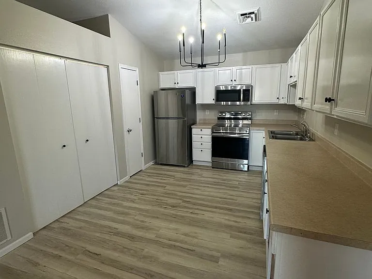1415 N Jones Blvd #1455 — Photo 3