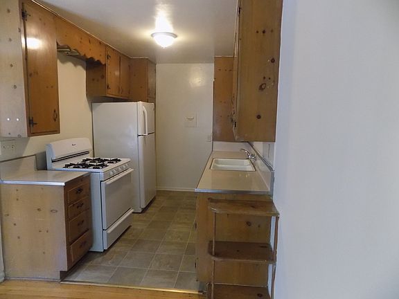 3rd image of 1037 2nd St APT 3