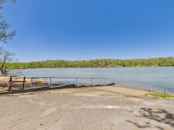 4th image of 1024 Paradise Dr