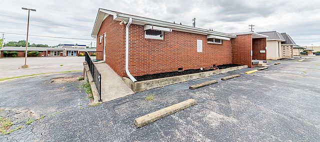 1st image of 1816 Memorial Cir
